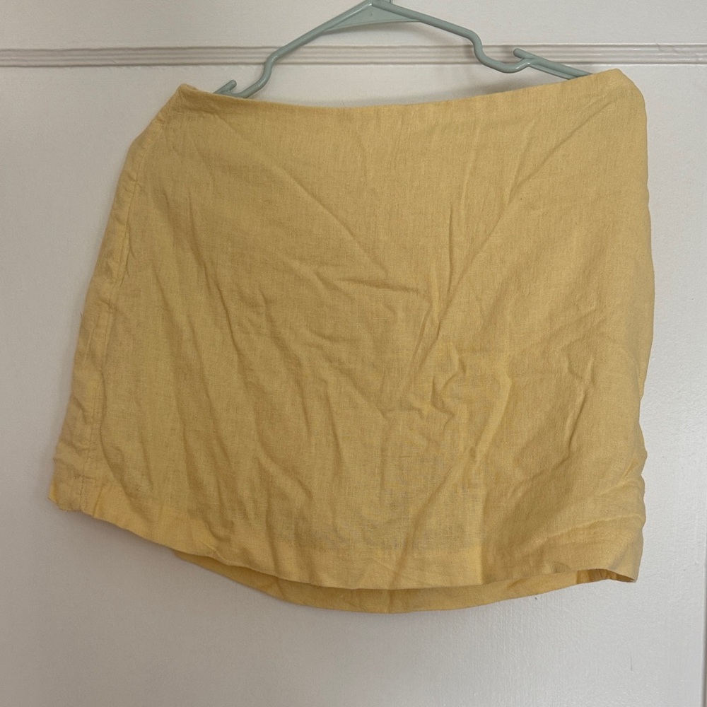 Abercrombie Scarlett Mini Linen Yellow Skort medium